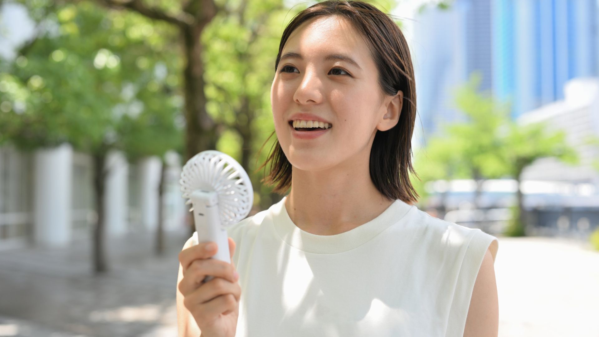 Mini Fan Portable, Solusi Kipas Angin Ringan dan Praktis untuk Cuaca Panas