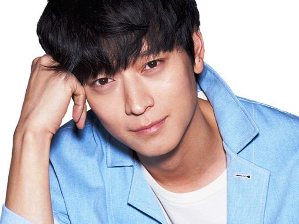 Kenalkan Film Baru, Kang Dong-won Mendadak Jadi Leader Co-Ed K-pop Triangle