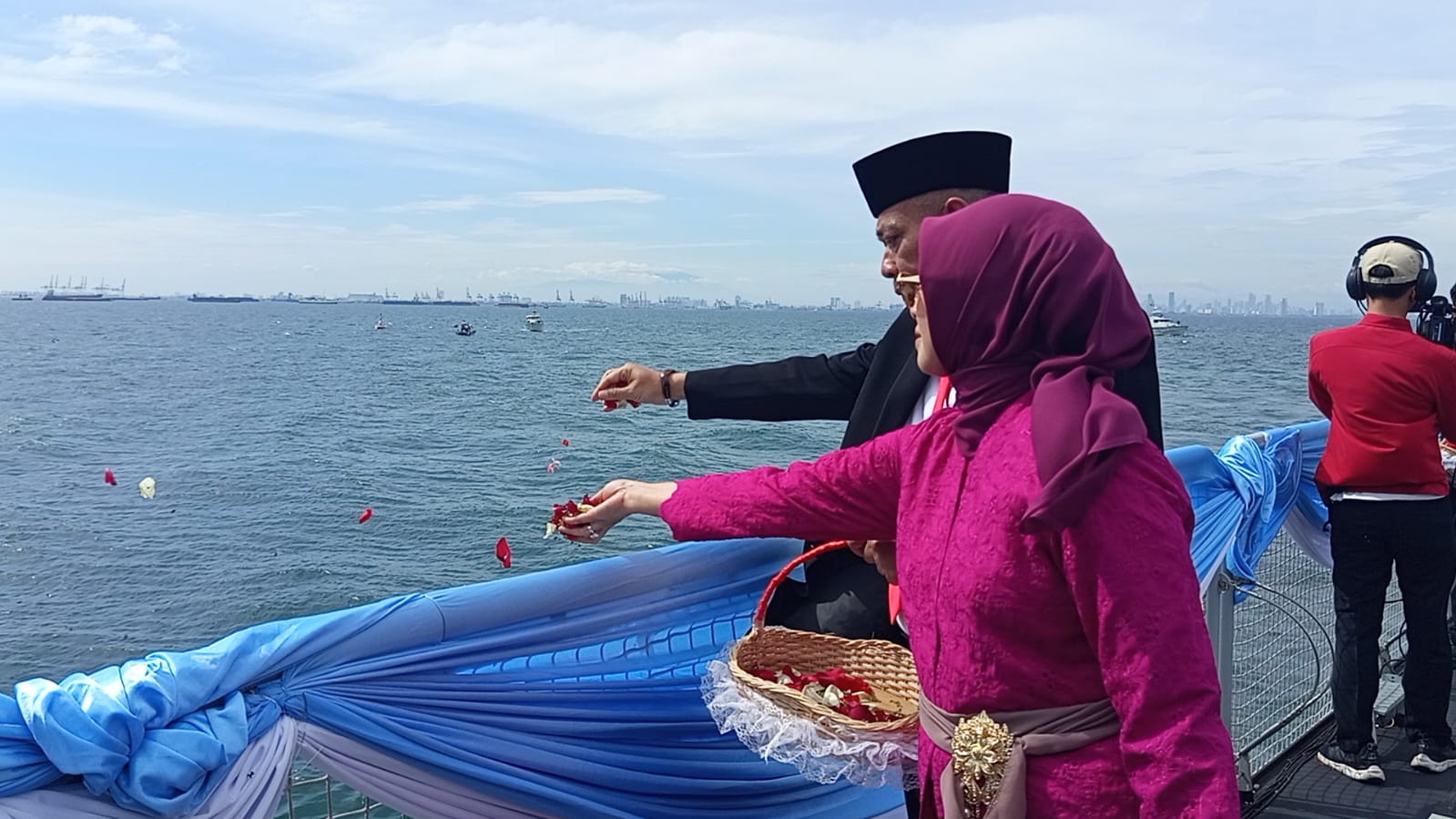 TNI AL-Kemensos Gelar Upacara Hari Pahlawan di KRI Brawijaya, KSAL: Teladani Semangat Pejuang! 