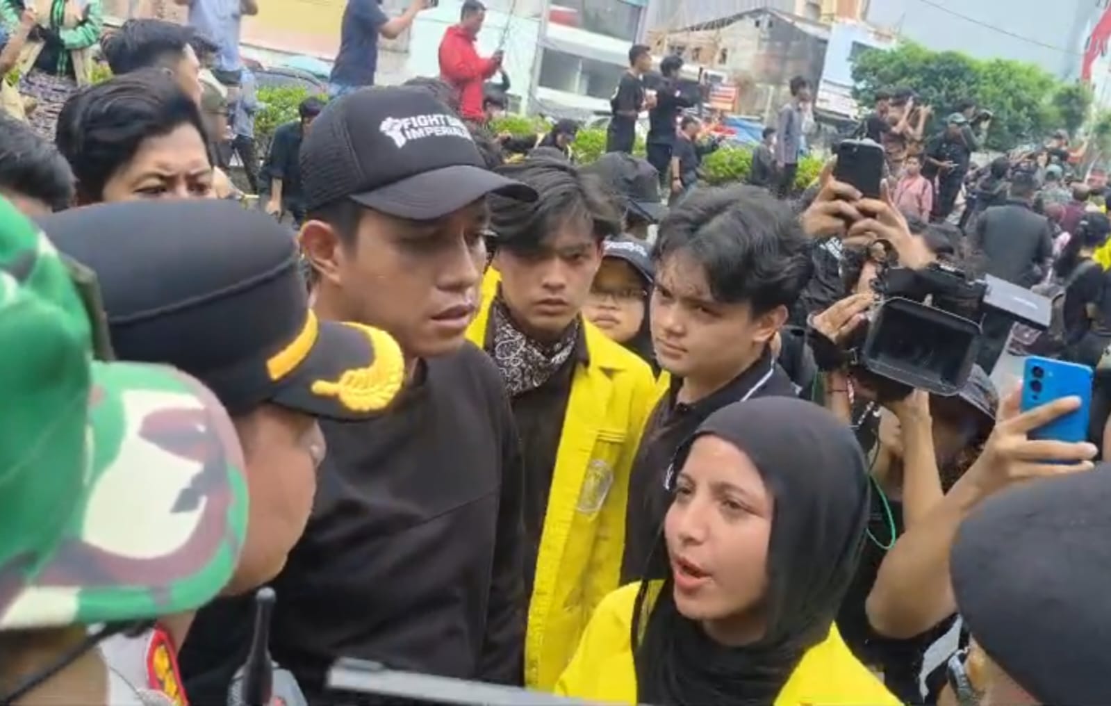Debat depan Polisi, Mahasiswa BEM UI Protes Pengamanan Aksi ada TNI: Apa Dasar Hukumnya?