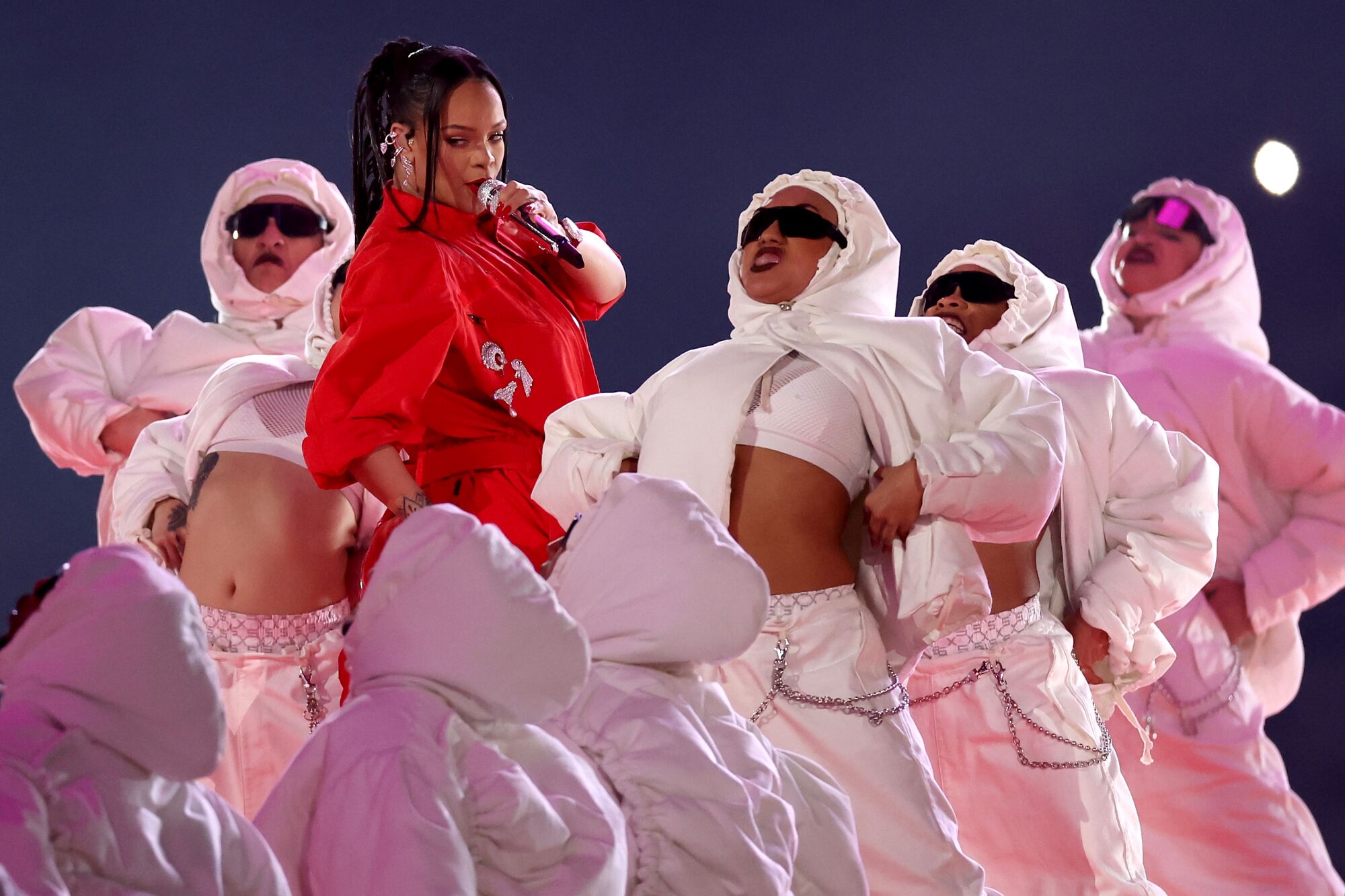 Rangkum Perjalanan Karier, Ini Setlist Rihanna saat Tampil di Super