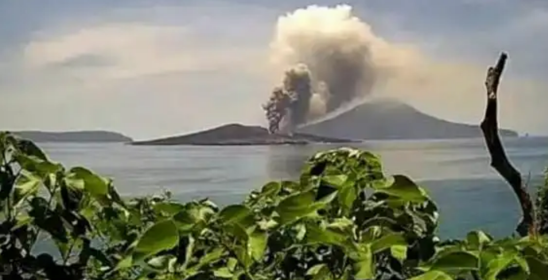 Aktivitas Gunung Anak Krakatau, PVMBG: Hujan Abu Lebat Berpotensi di Sekitar Kawah 