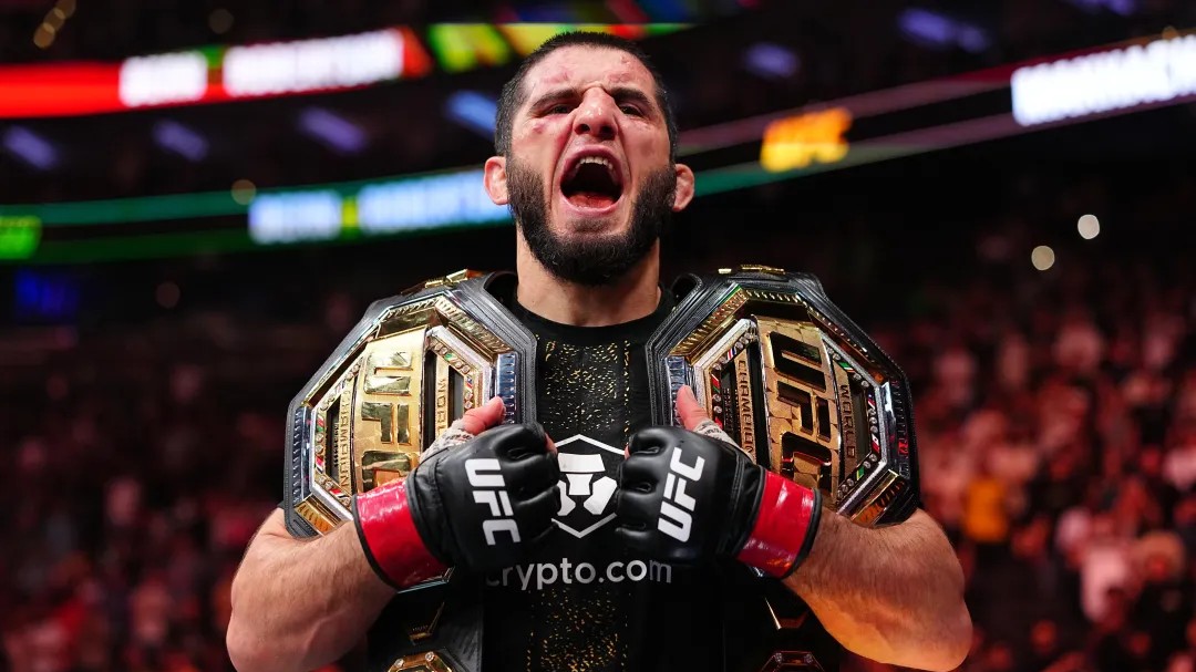 Sindir Islam Makhachev di UFC 330, Max Holloway Pertanyakan Aksi Bawa Dua Sabuk