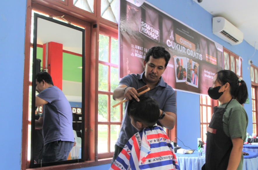 Berdayakan Warga Lokal, PEP Sangasanga Field dan PHSS Gelar Program 'CurTis: Cukur Gratis' Sambut Idulfitri 