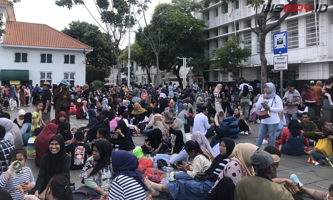 Ragunan Ramai, Sujaroh Pilih Liburan ke Kota Tua Malah Syok!