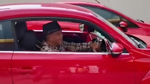 Santai! Eggi Sudjana Segar Bugar Naik Volkswagen Merah di Malaysia, Roy Suryo: Videonya 'Asli' 