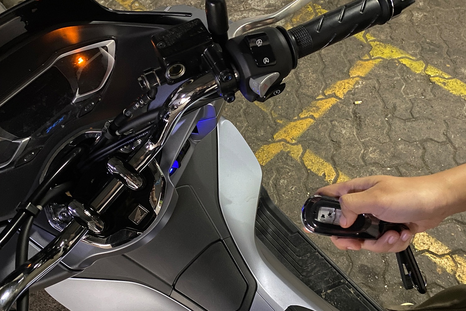 Jangan Panik, Ini Penyebab Knob Kunci Motor Smart Key Tidak Bisa Diputar