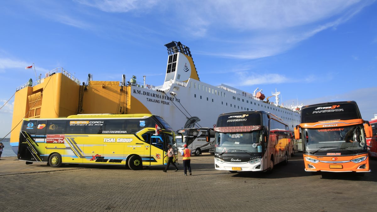 70 Unit Bus Pariwisata Dikirim dari Surabaya ke Balikpapan Untuk Dukung Peringatan HUT RI ke-79 di IKN 