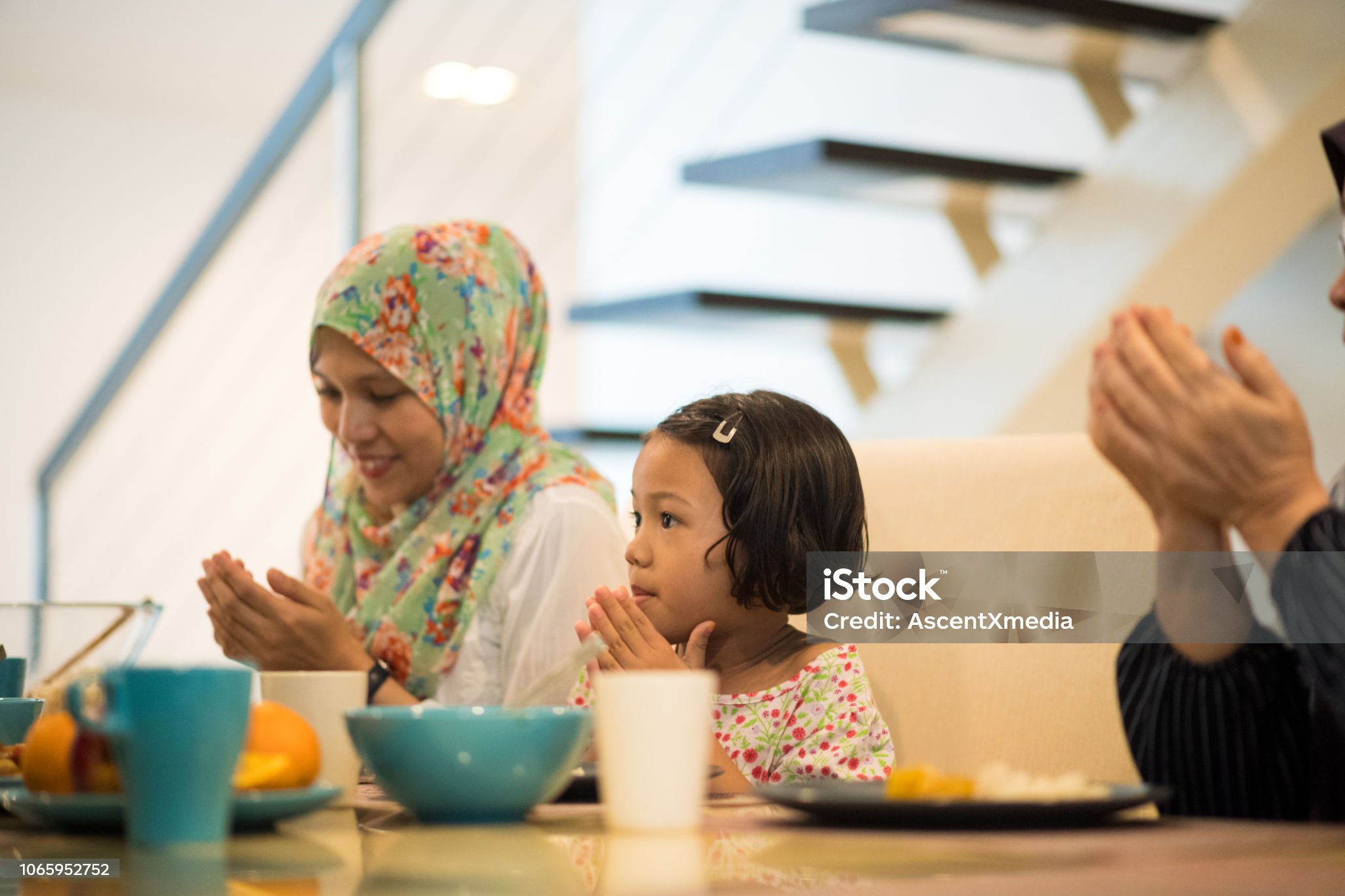 4 Doa Ramadan yang Bisa Diajarkan untuk Anak TK, Bantu Si Kecil Semangat Puasa Setengah Hari