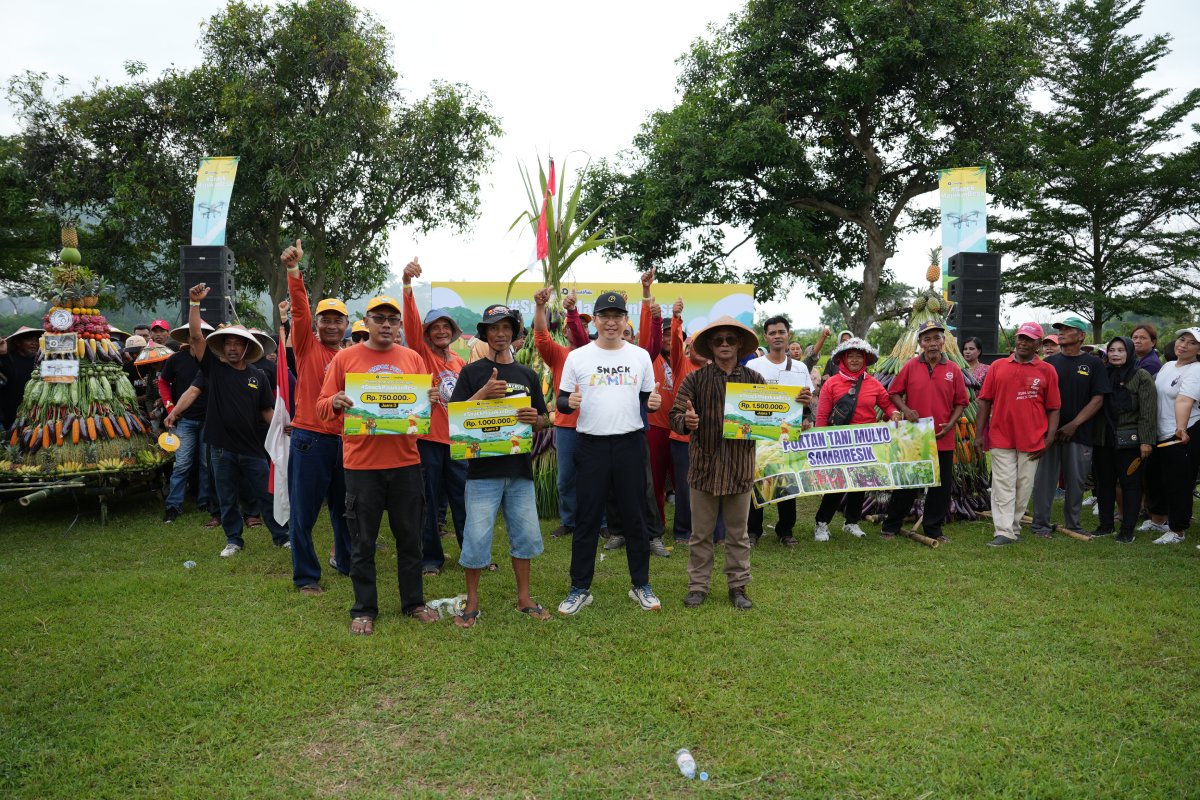 Wow, Petani di KEdiri Kini Pakai Drone Berkat Program Desa Sejahtera SnackVideo