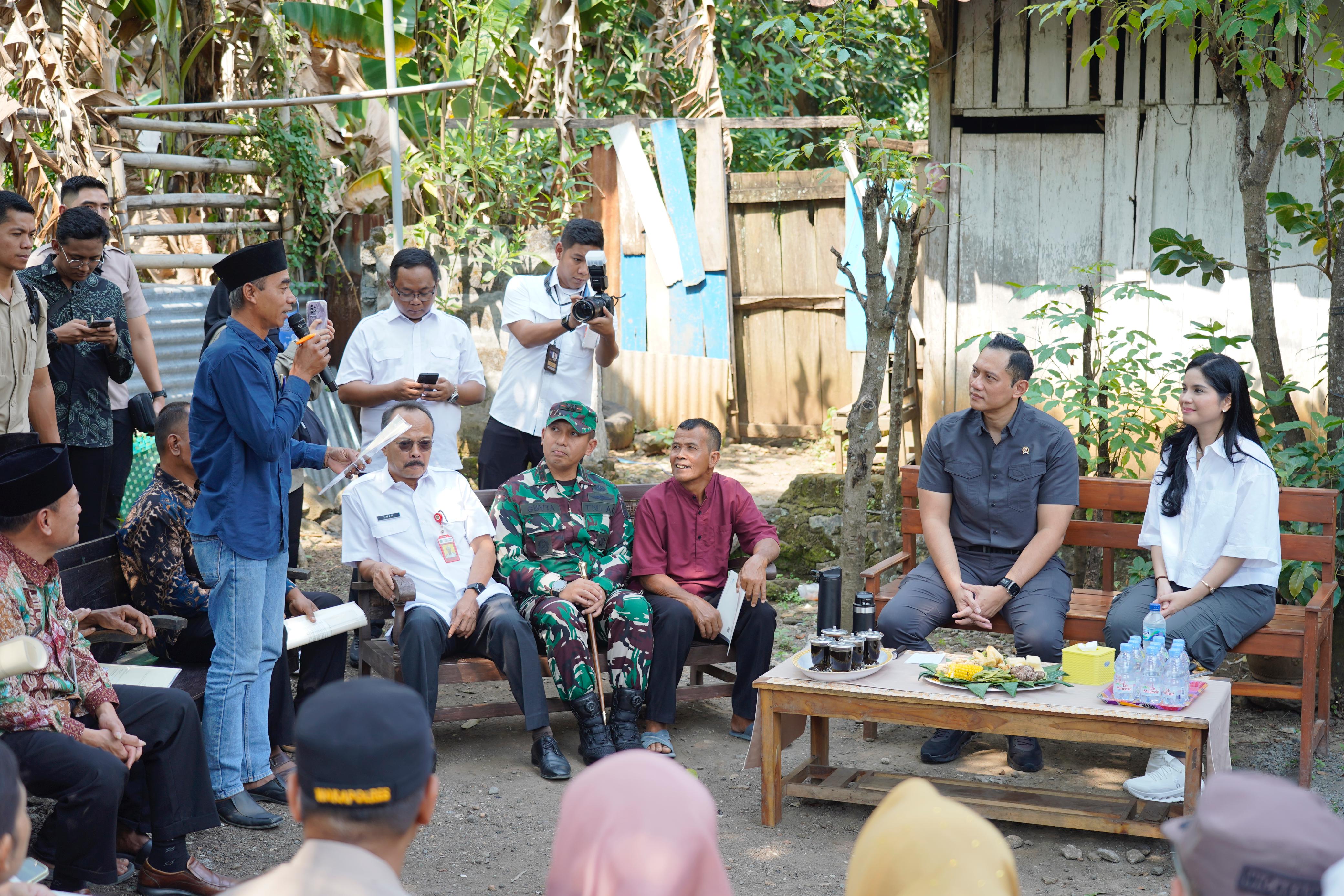 Program PTSL: AHY Bagikan Sertifikat Tanah Door to Door di Kabupaten Semarang