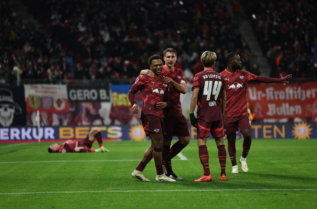 RB Leipzig vs Eintracht Frankfurt 2-1: Die Roten Bullen Menang Berkat Gol Lois Openda