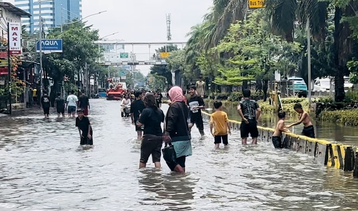 Cek Penyesuaian Rute TransJakarta Akibat Jalan Terendam Banjir