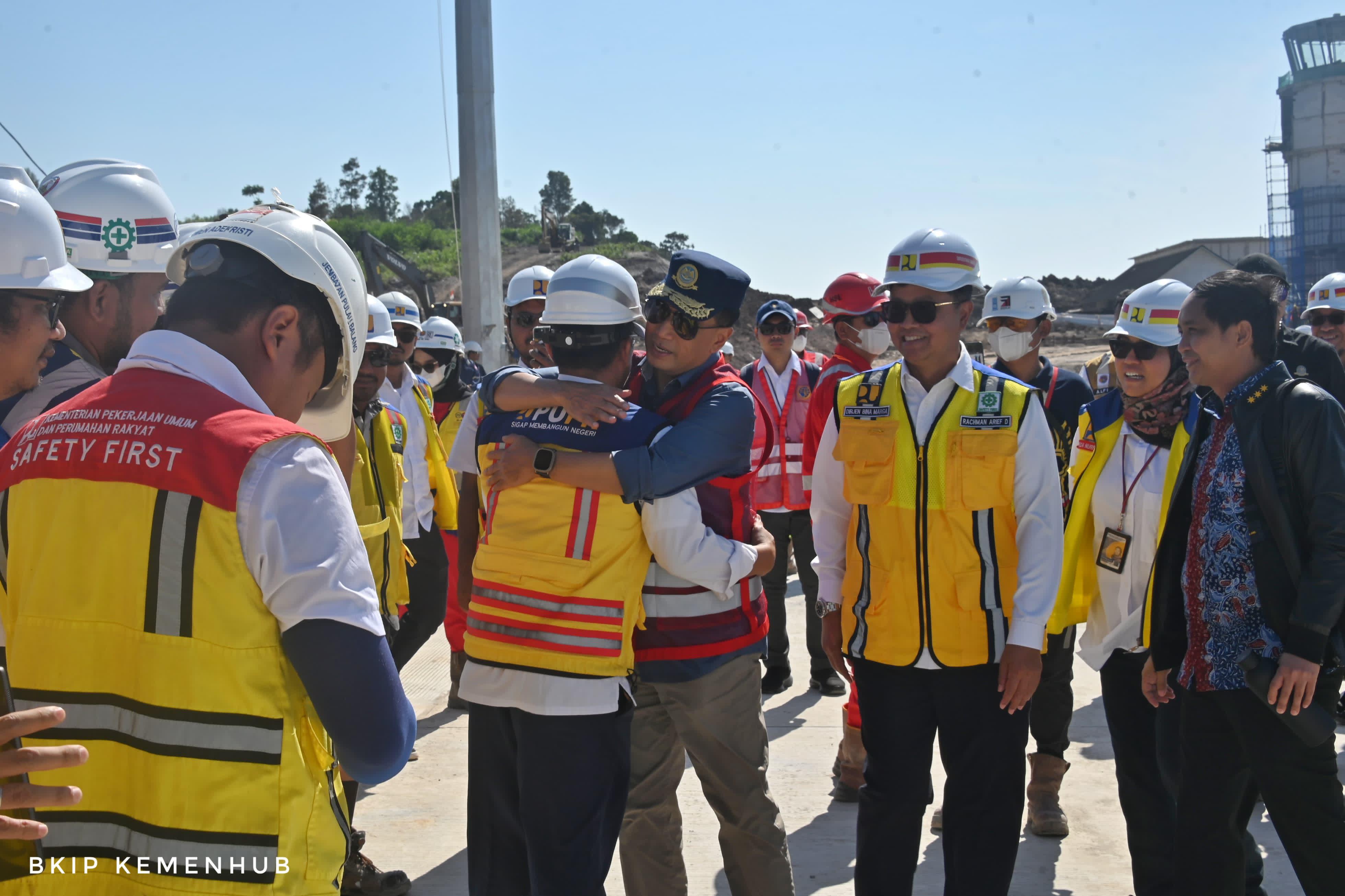 Uji Coba di Bandara IKN, Menhub Budi Karya: Mendarat dengan Lancar dan Selamat 