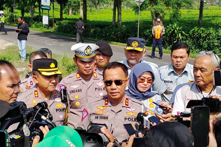 Kakorlantas Polri Selidiki TKP Kecelakaan Bus Ciater, Subang: Tidak Ada Jejak Rem!