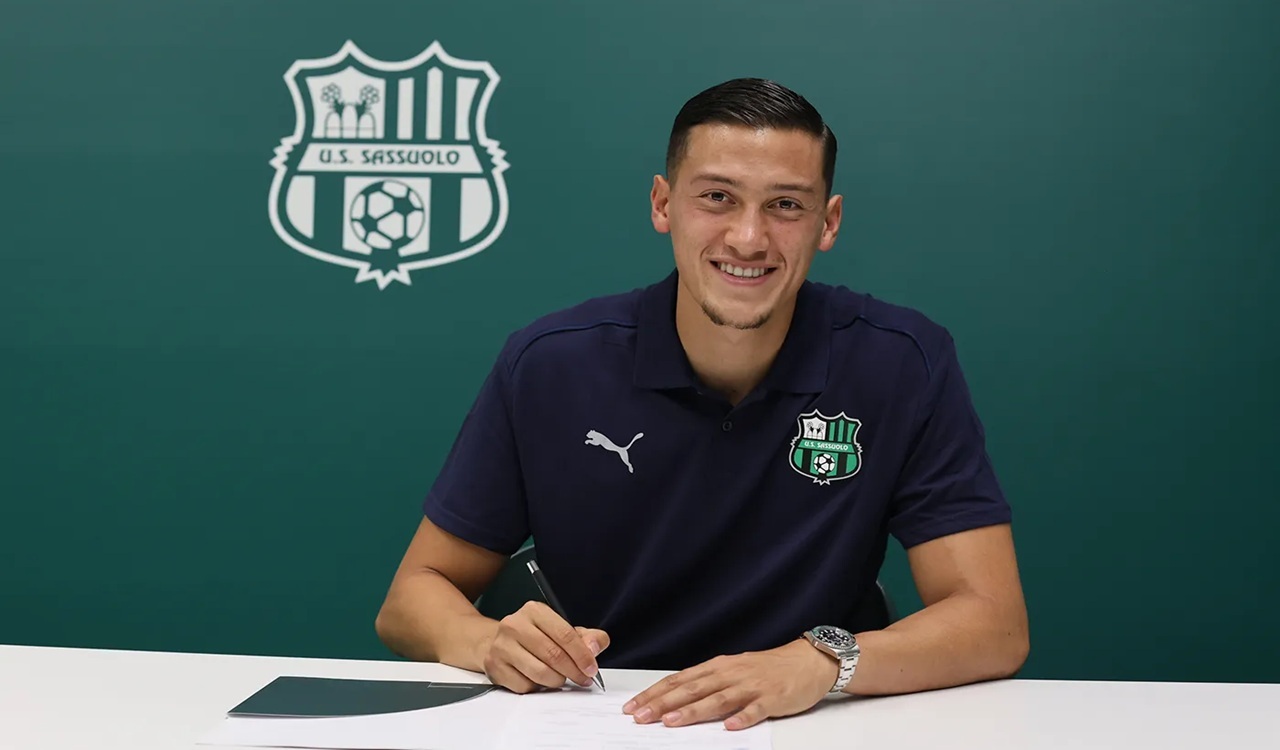 Sassuolo Bangga Pamer Jay Idzes: Welcome To The Black And Green!