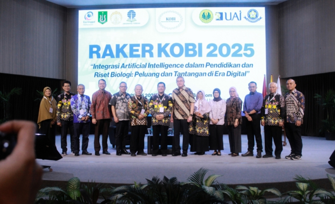 RAKER KOBI 2025 di Esa Unggul: Menghadirkan Era Baru Integrasi AI dalam Biologi
