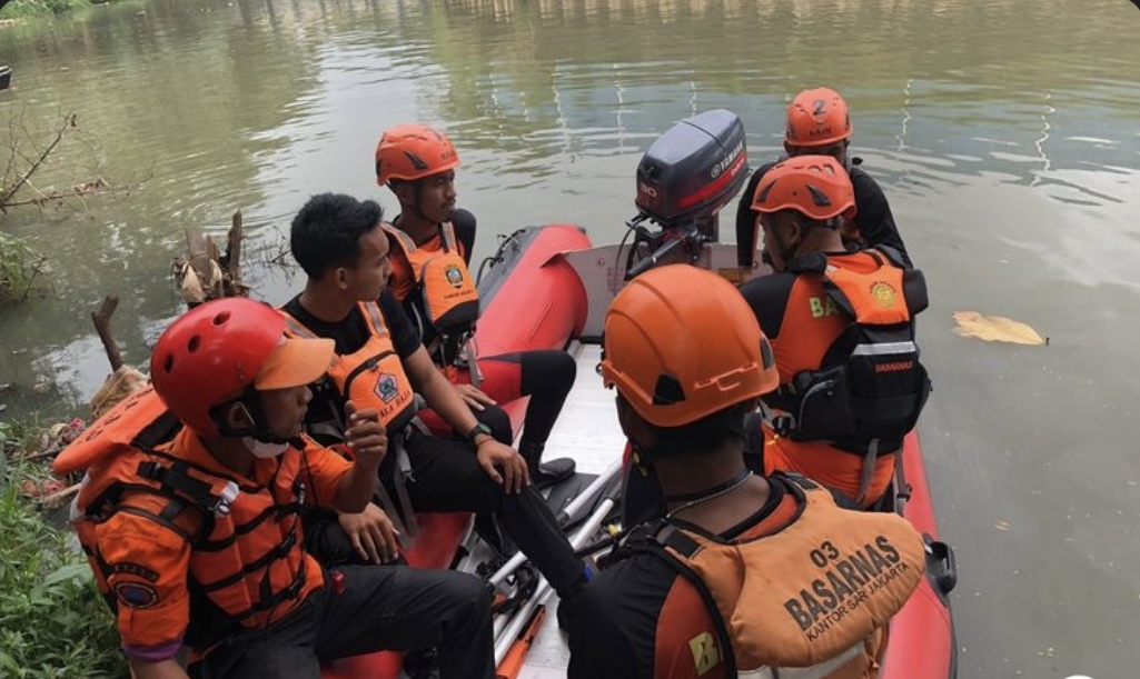 Sempat Hilang! Kronologi Pemuda Tewas Tecebur di Kali Cengkareng Dibeberkan Tim SAR: Korban Berantem