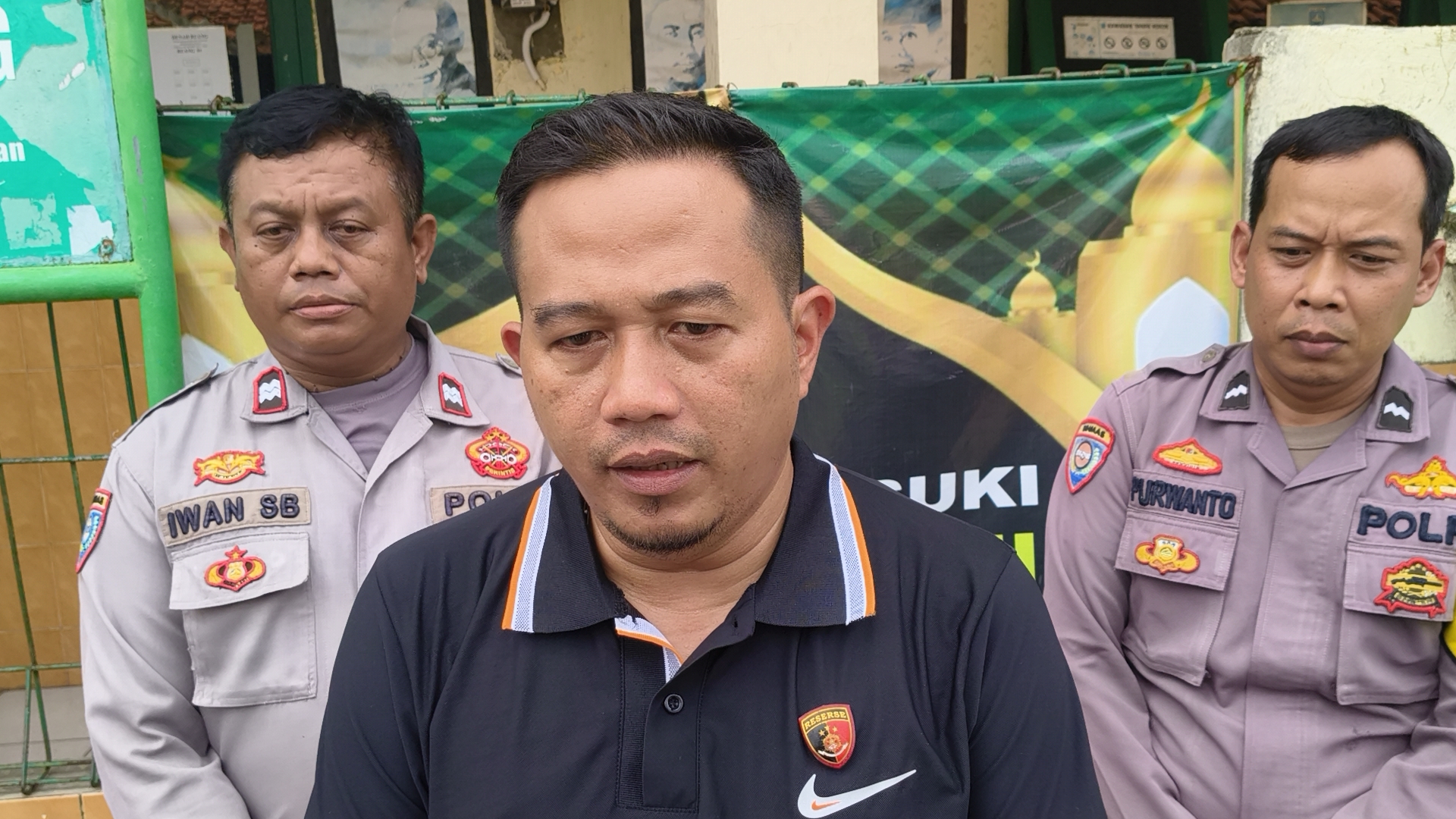 Polisi Datangi Mts Bekas Tempat Mengajar Pelaku Penyebar Jasa Asusila di Depok