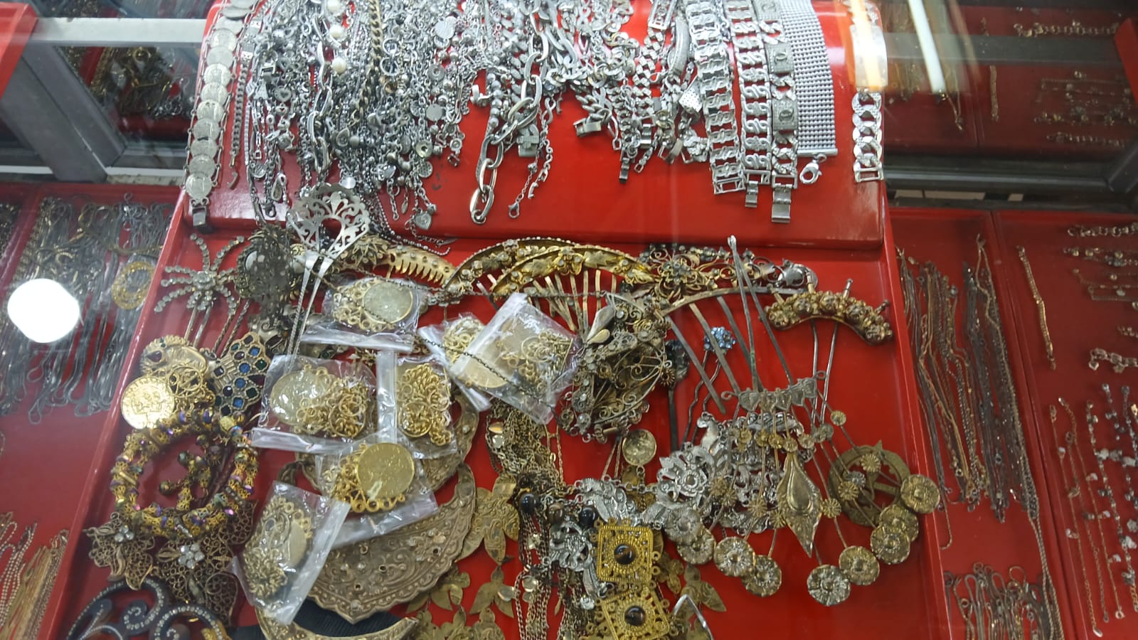 Negosiasi AS-Iran Buntu, Harga Emas Terjun Bebas ke Level USD 4.650 per Ons