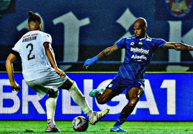 Persib Bandung vs Persik Kediri: Skor 0-2, Macan Putih Melesat ke Papan Atas Klasemen Liga 1
