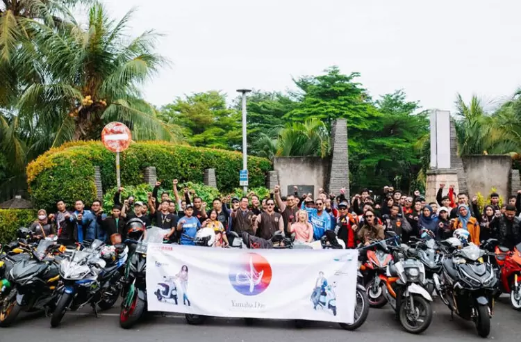 Ratusan Bikers Meriahkan Ulang Tahun Yamaha di Jakarta