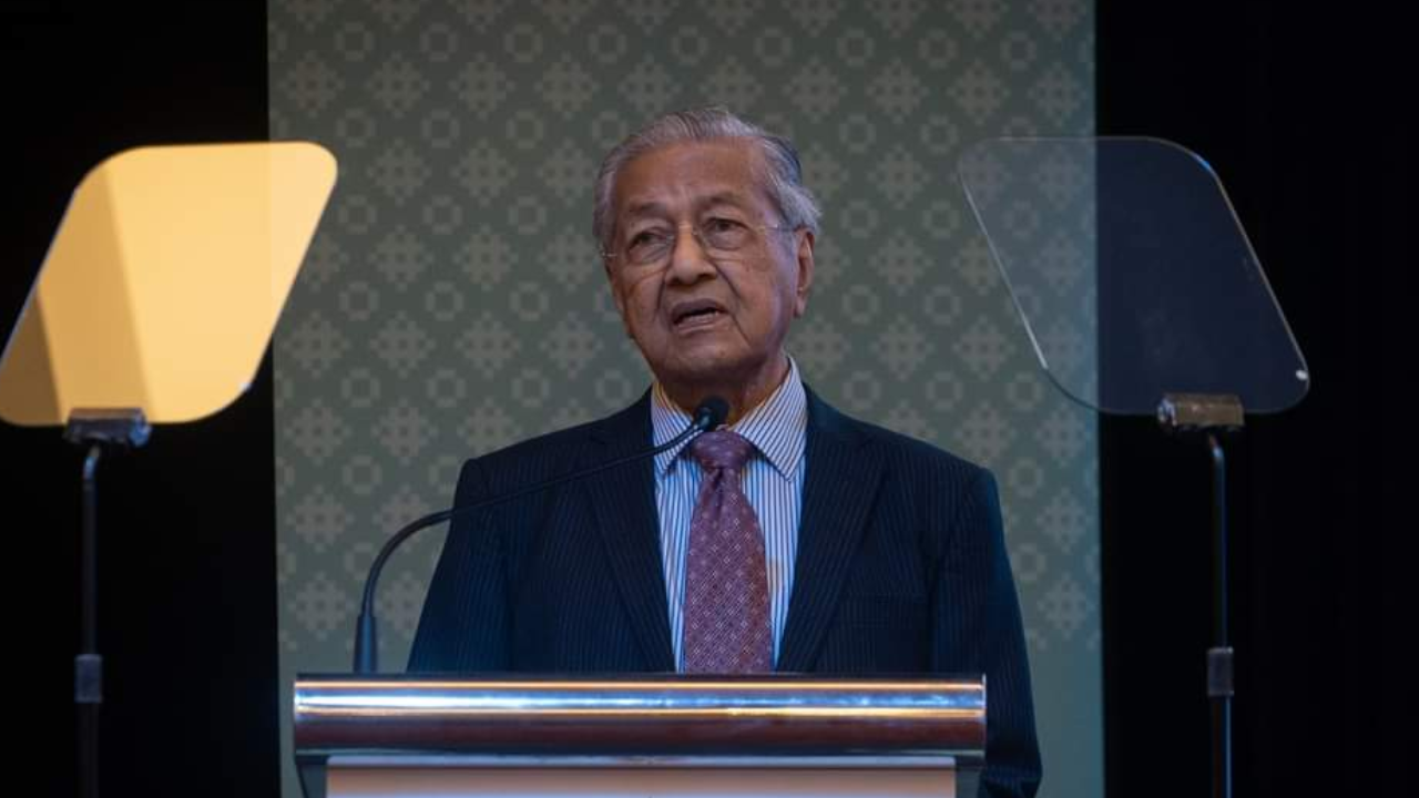 Kondisi Terakhir Mahathir Mohammad Pasca Jatuh di Rumah, Ajudan: Alami Kemajuan Pemulihan