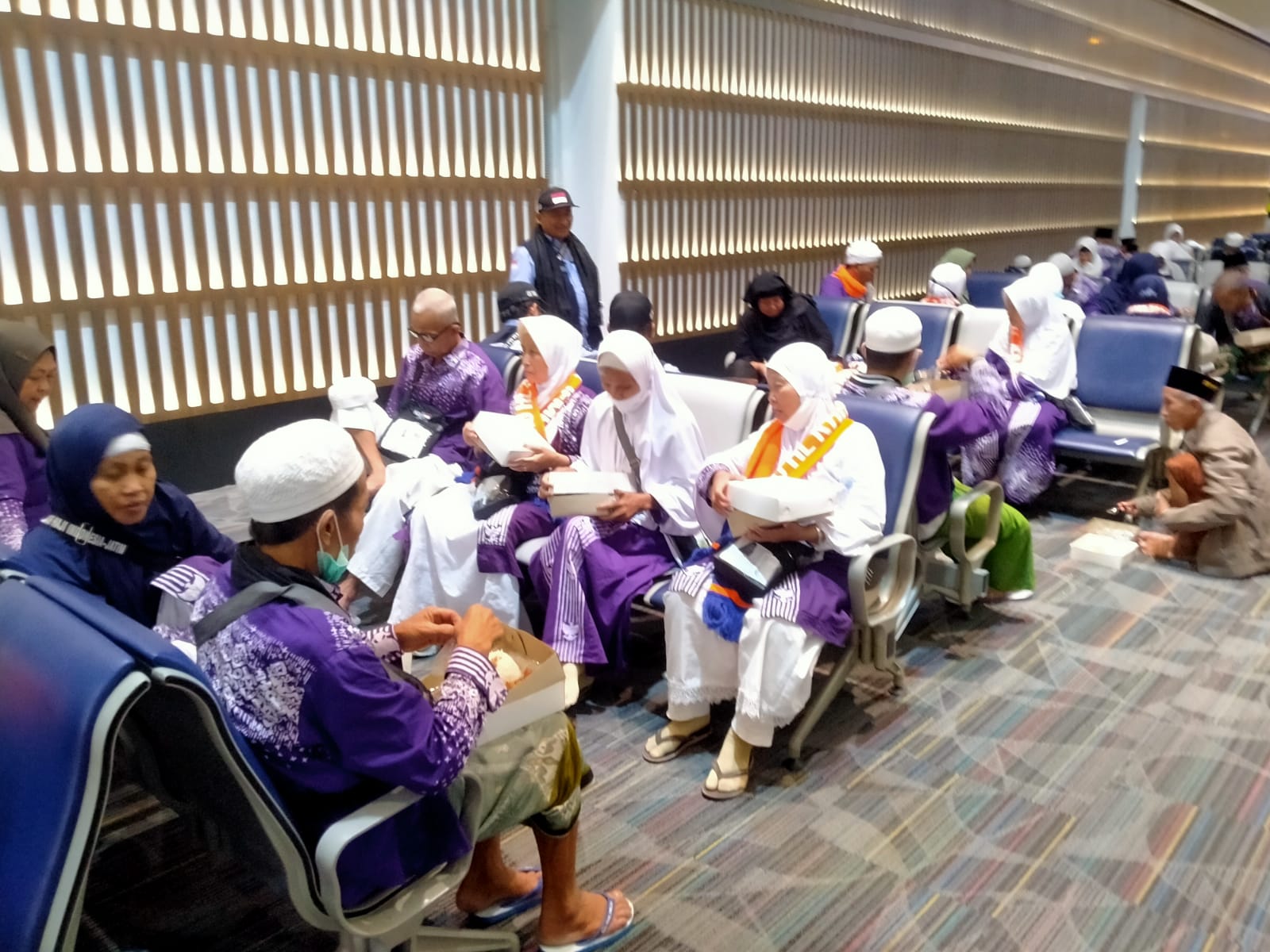 Pesawat Haji SV 5688 Mendarat Selamat di Surabaya Usai Ancaman Bom