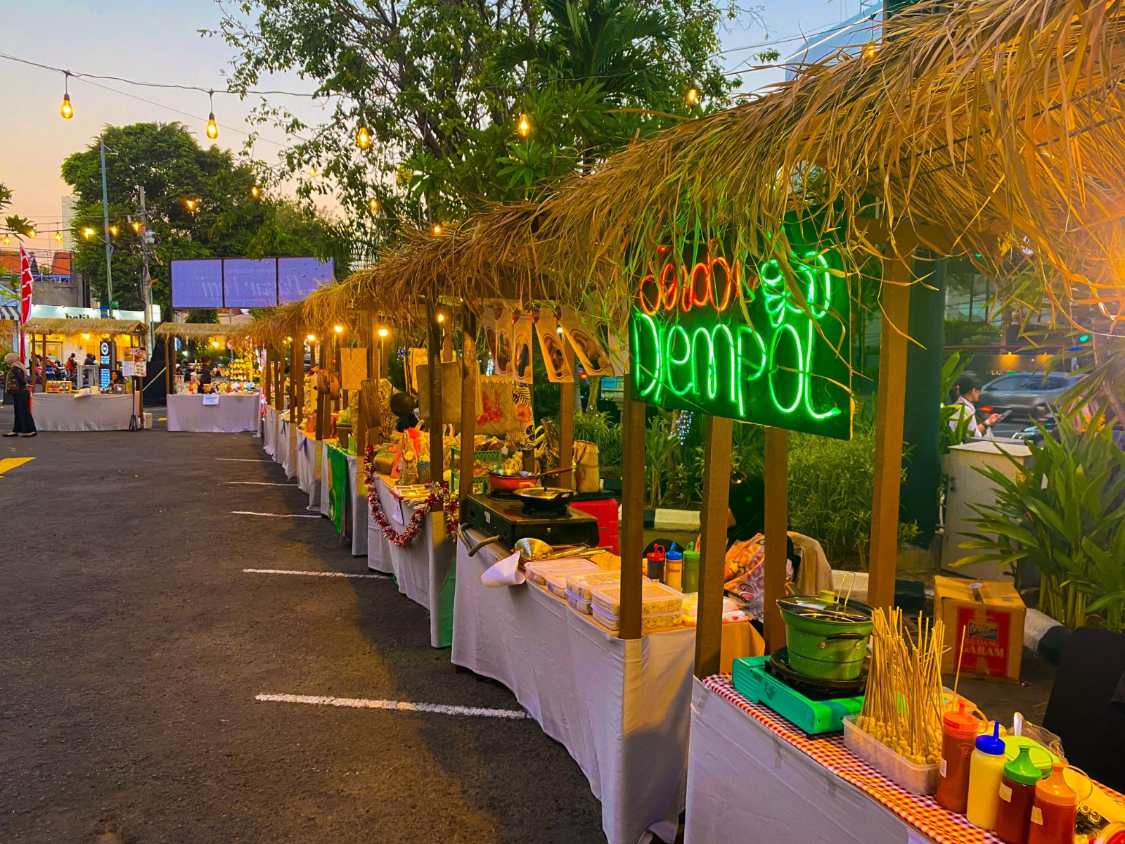 Semangat Kemerdekaan dan Pemberdayaan UMKM di Pasar Legi Ke-III Grand Inna Tunjungan