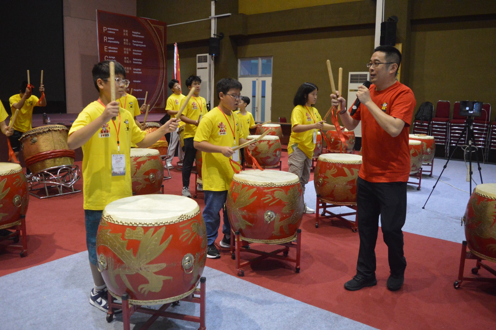Cerita di Balik 2025 Chinese Culture Camp di Sekolah Xin Zhong, Surabaya (2): Siswa Menangis Berpisah dengan para Guru