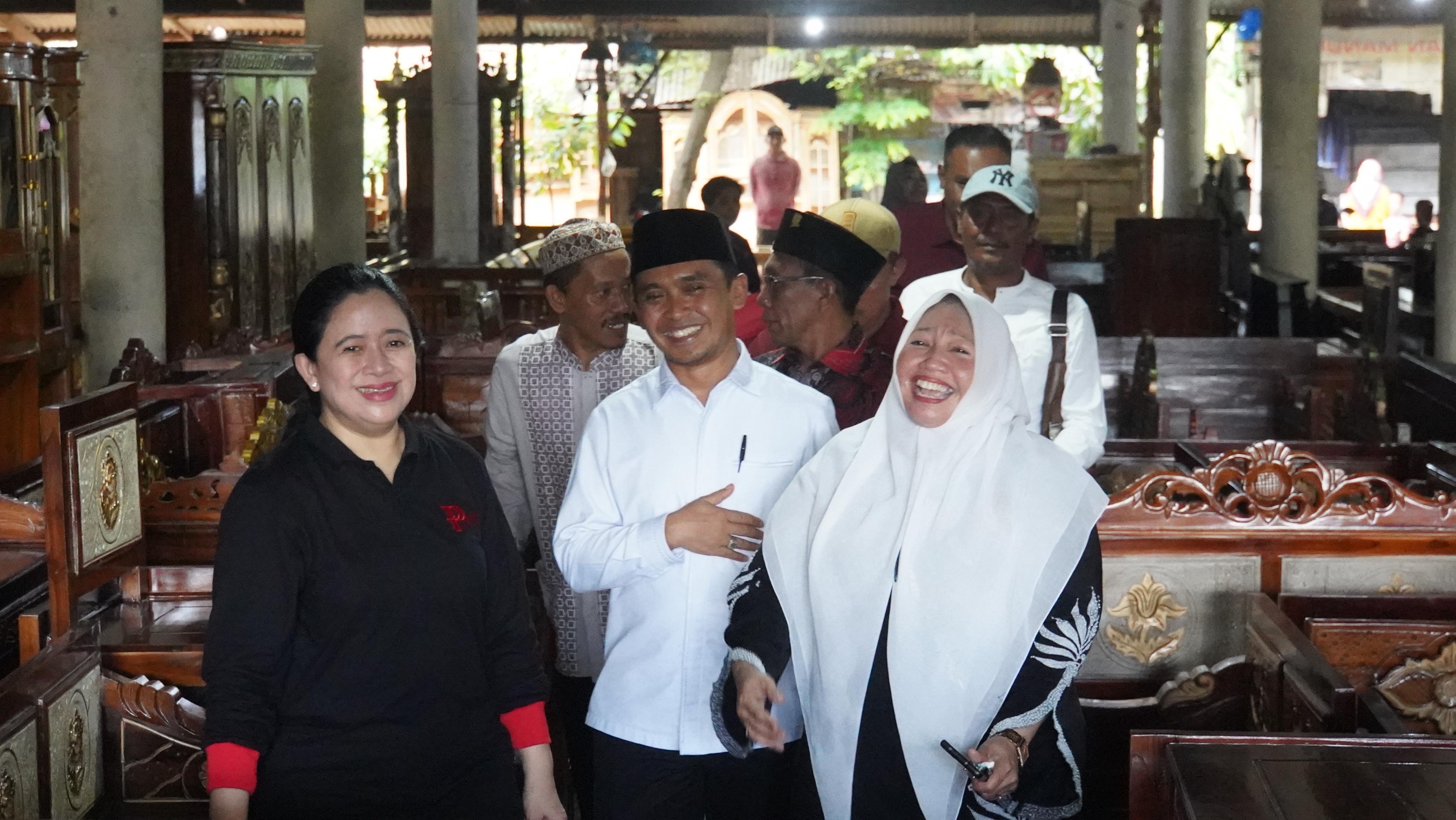 Puan Maharani Disambati Pedagang Tak Mampu Bayar Retribusi di Pasar Mebel, Kota Pasuruan 