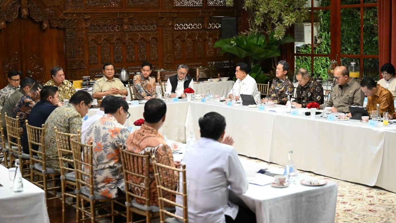 Pemerintah Siapkan Stimulus Ekonomi Baru, Prabowo Bahas Stabilitas Keuangan Bersama Kabinet
