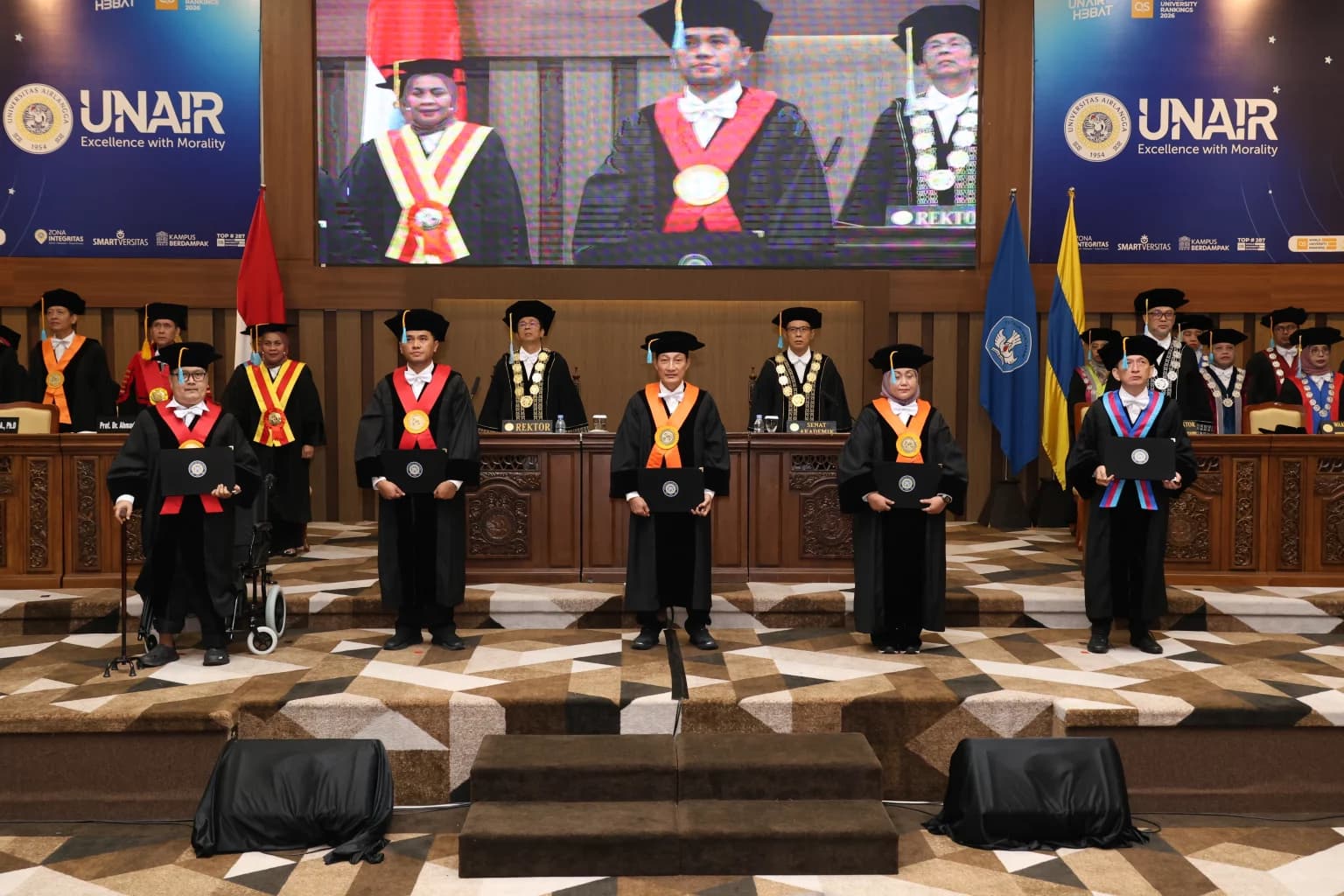 Unair Kukuhkan 5 Guru Besar Baru, Soroti Hukum Digital hingga Ketahanan Pangan