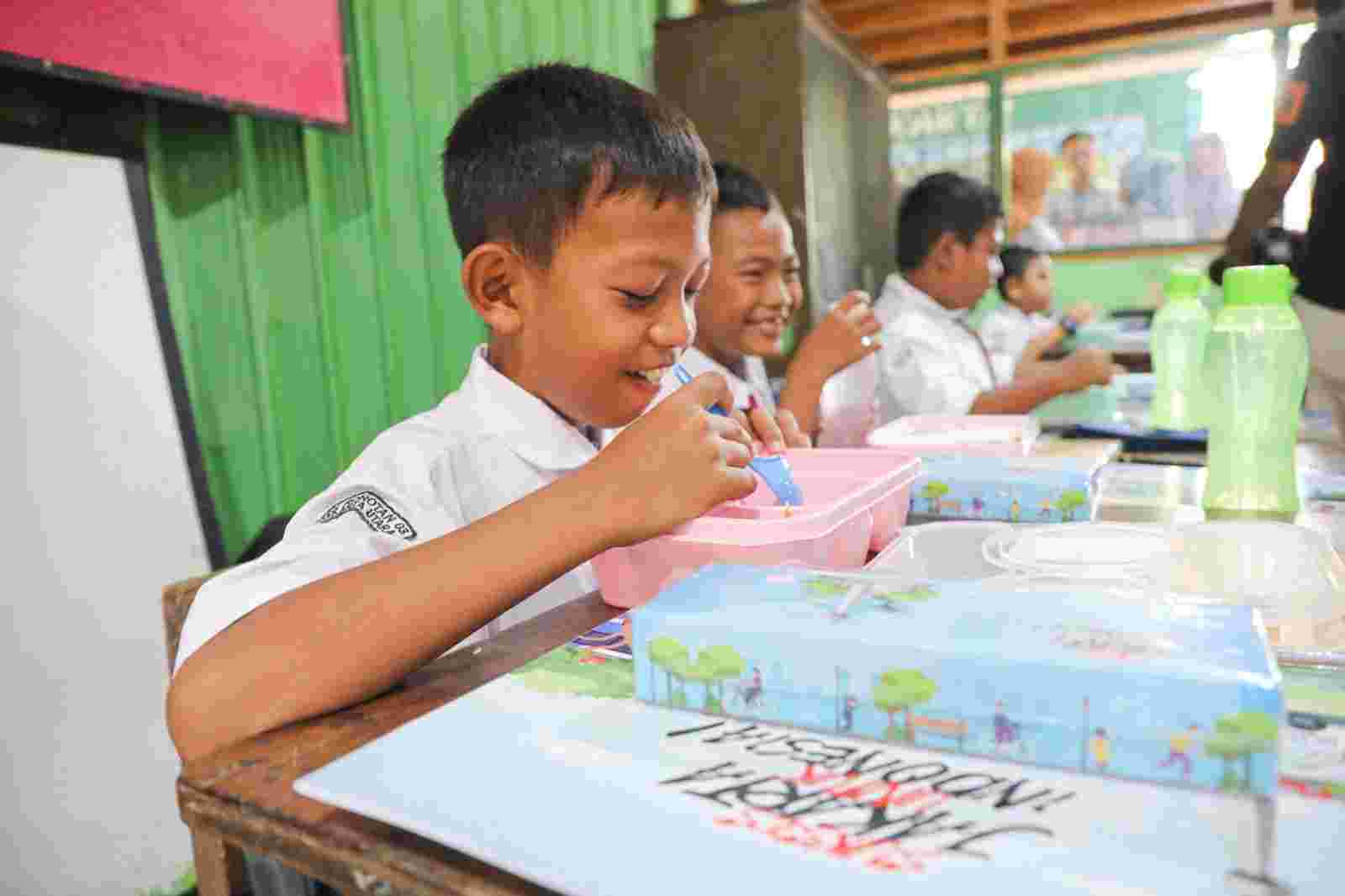 Uji Coba Makan Bergizi Gratis di SDN 03 Rorotan Rp22 Ribu Per Porsi, Menunya Apa Aja?