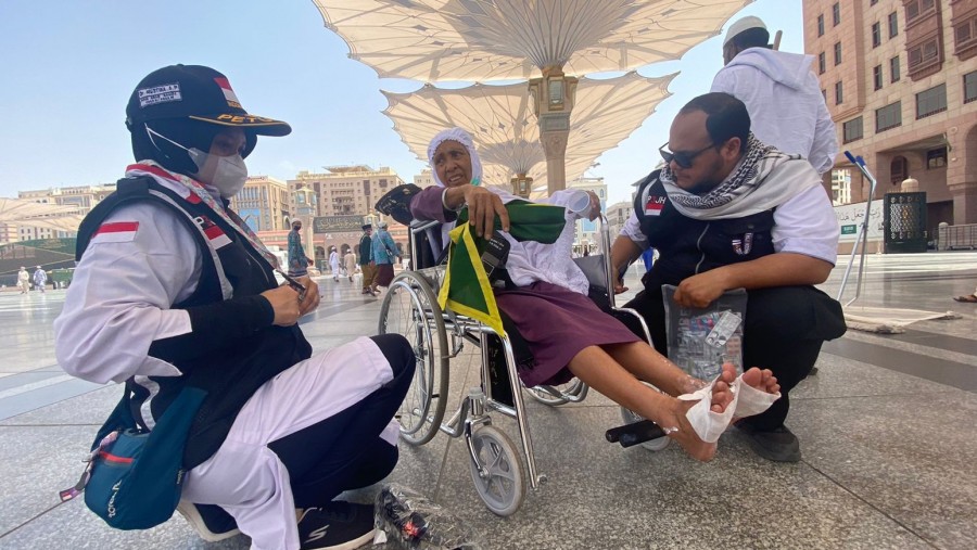 Innalillahi! Kaki Jemaah Haji Indonesia Melepuh Injak Lantai Masjid Nabawi, Segini Suhu Panas di Arab Saudi