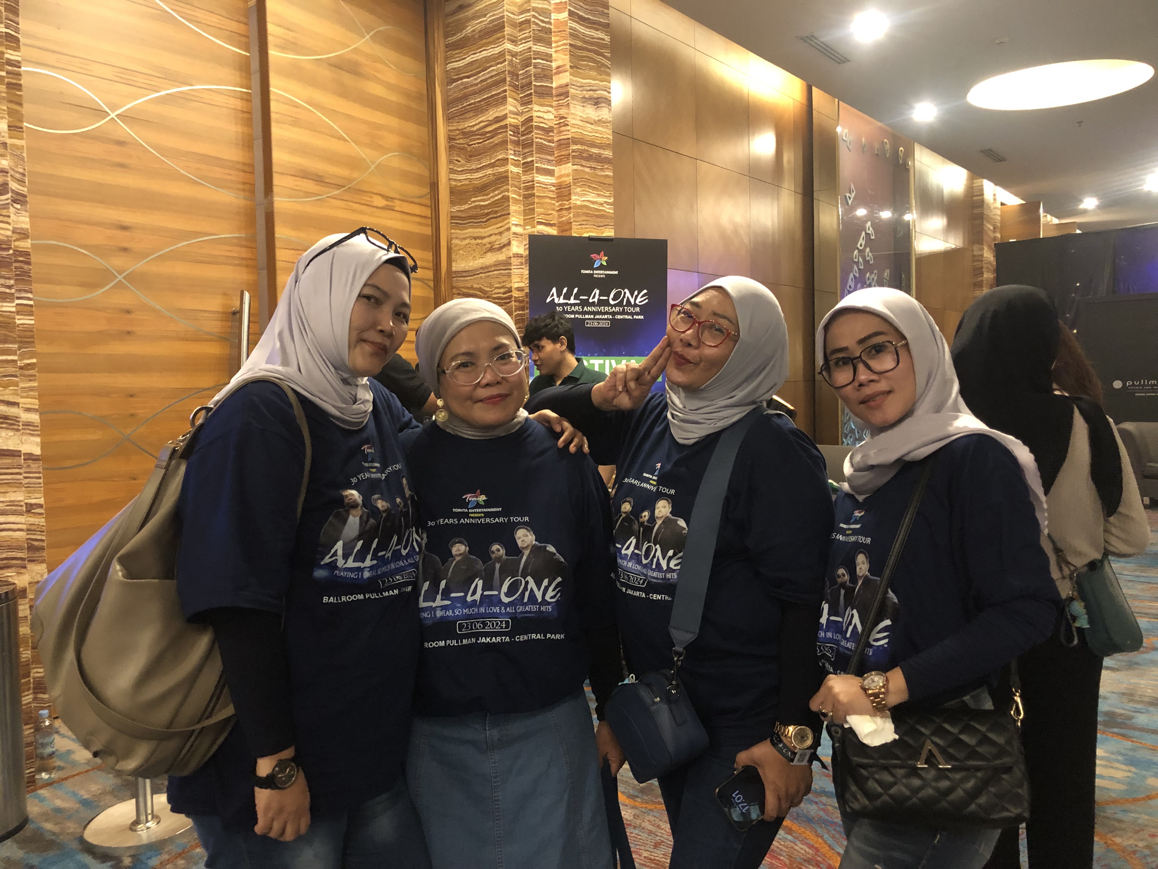 Cerita Fans Menunggu 30 Tahun, Akhirnya All 4 One Konser di Indonesia
