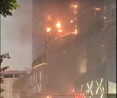Tunjungan Plaza Terbakar saat Buka Puasa, Warga Berhamburan Lihat Kepulan Asap Hitam