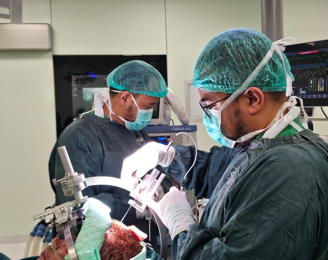 RSUD Dr. Soetomo Manfaatkan Stereotactic Brain Lesion untuk Tingkatkan Kualitas Hidup Pasien Parkinson 