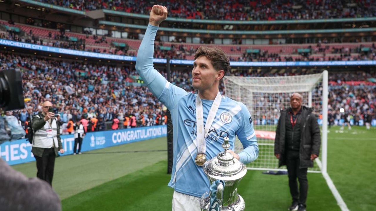 Susul Bernardo Silva, Bek Senior Ini Putuskan Hengkang dari Manchester City