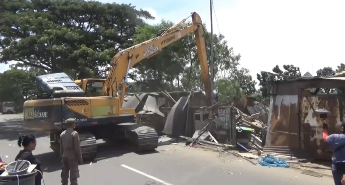 Terindikasi Prostitusi,Satpol PP Gusur 172 Bangunan Liar di Bantaran Kalimalang