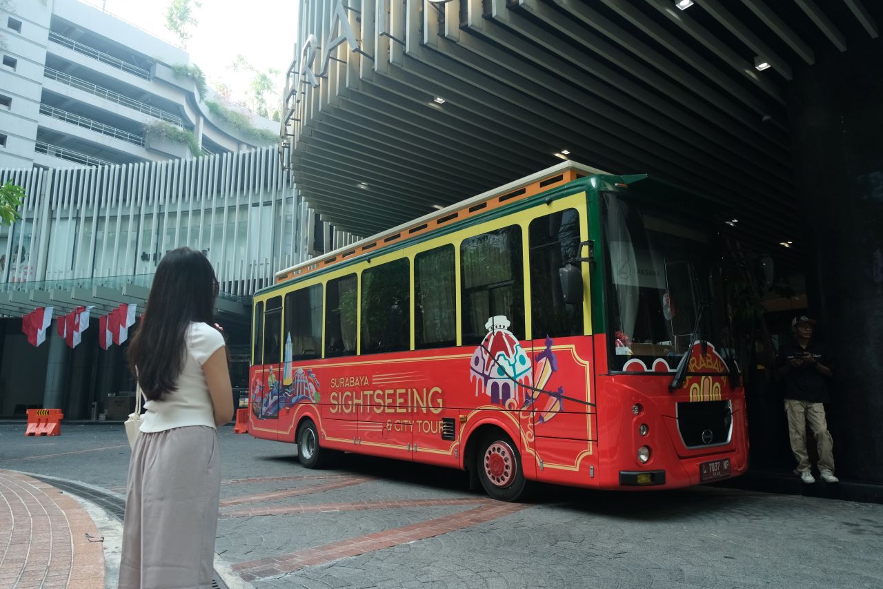 Menikmati Kota Lama Surabaya bersama Sightseeing City Tour Bus: Dari Pabrik Limoen ke Willemsplein 
