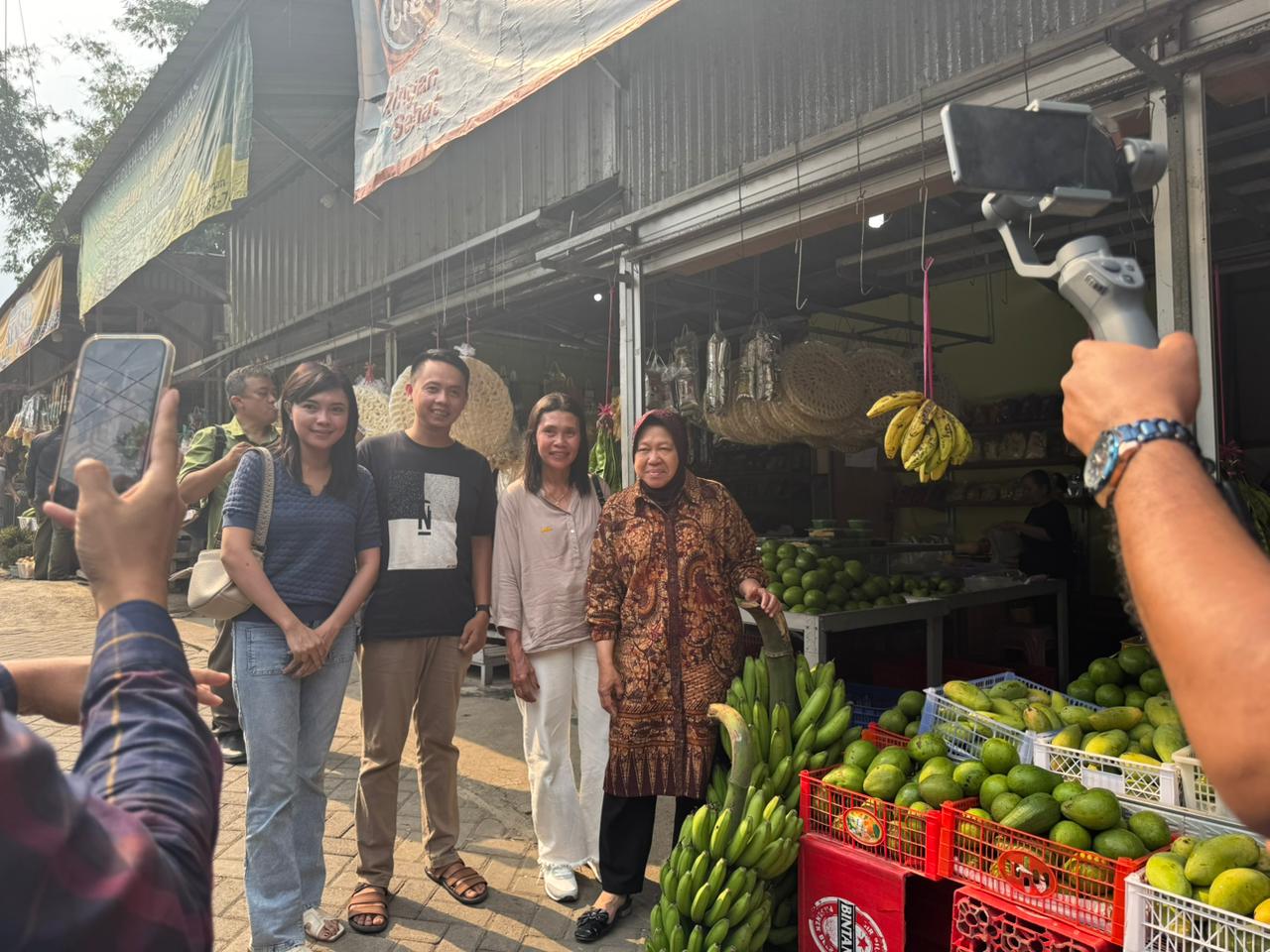 Bertemu Risma, Pengunjung dan Pedagang Trawas Riuh