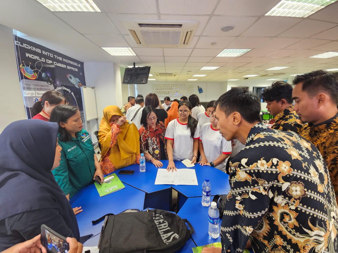 68 Guru Indonesia Perdalam Pembelajaran STEM di National Institute Education Singapura