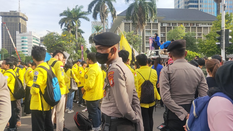 BEM Seluruh Indonesia Kerakyatan Aksi di Patung Kuda, 2.000 Personel TNI Polri Dikerahkan