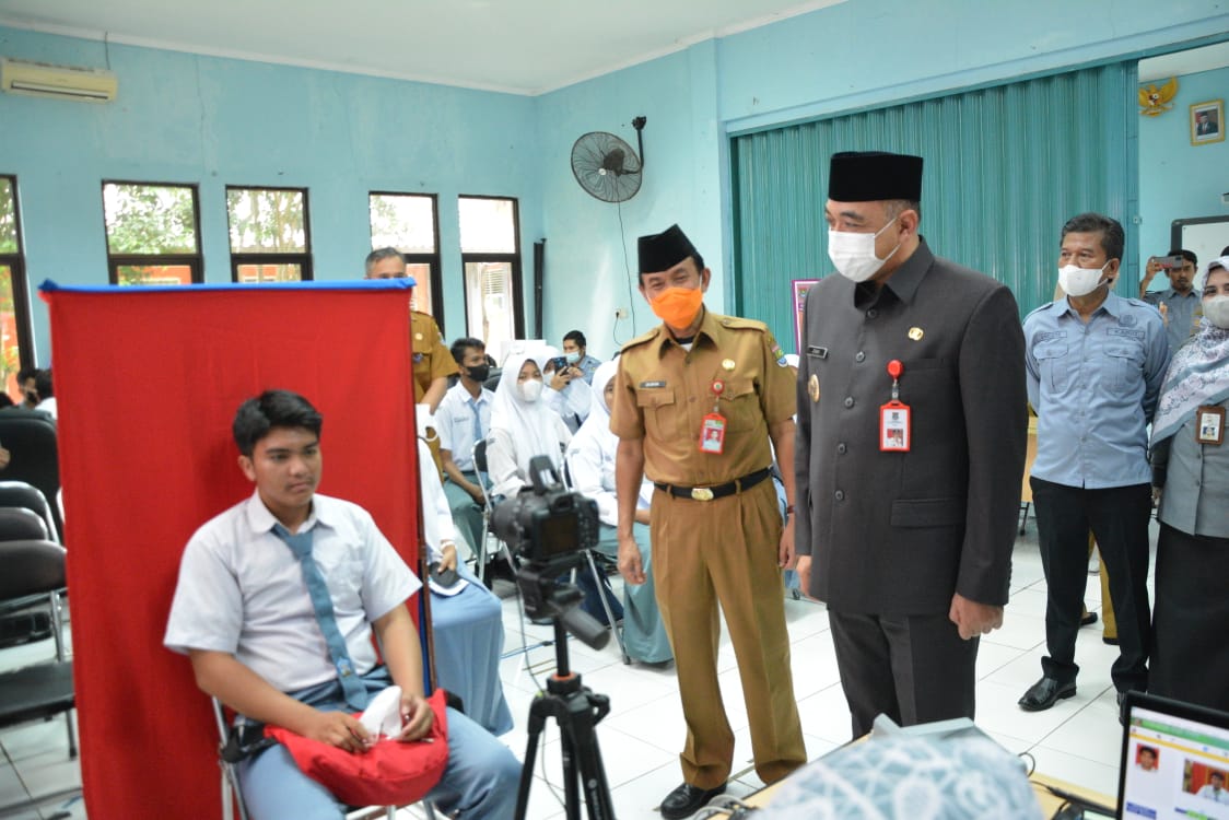 Disdukcapil Kabupaten Tangerang Goes to School, Rekam e-KTP Pelajar Usia 17 Tahun 