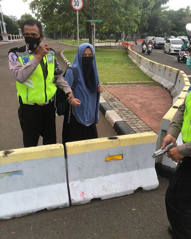 Wanita Bercadar yang Terobos Istana Sebut Indonesia Salah Pakai Ideologi Pancasila: Dasarnya Bukan Islam