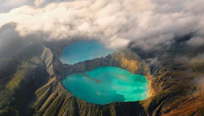 3 Tempat Wisata Terunik di Indonesia, Salah Satunya Ada Danau Tiga Warna!