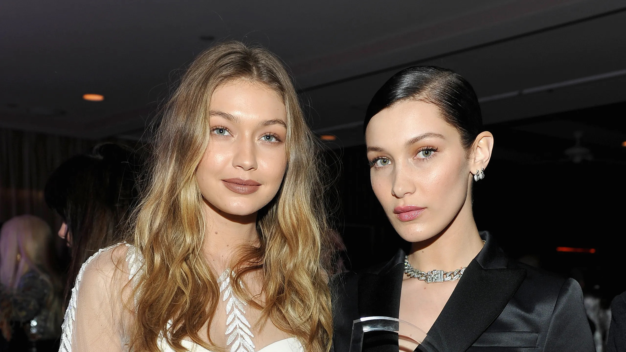 Bella dan Gigi Hadid Terus Suarakan Dukungan Untuk Palestina, Sumbang Rp 16 Miliar Untuk Bantuan Kemanusiaan 