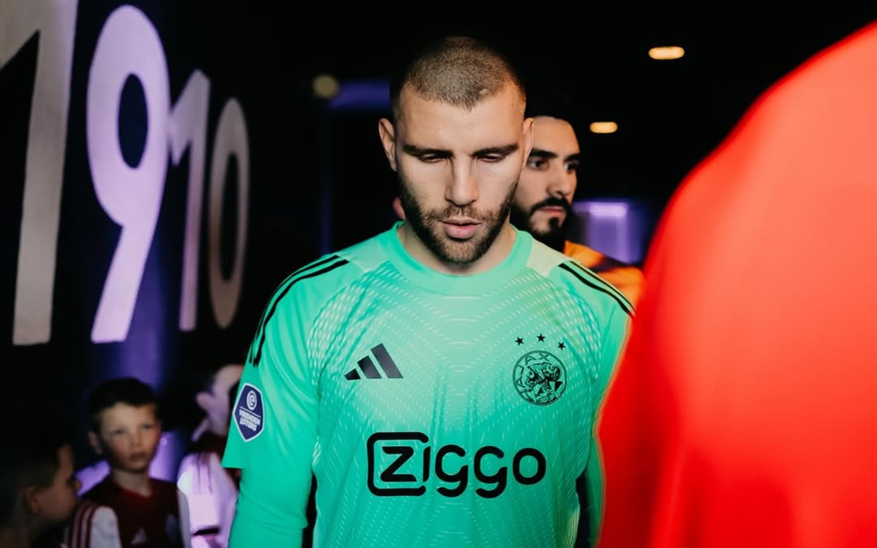 Van der Vaart Tak Suka Sikap Maarten Paes: Terlalu Mudah Menyalahkan Tim!