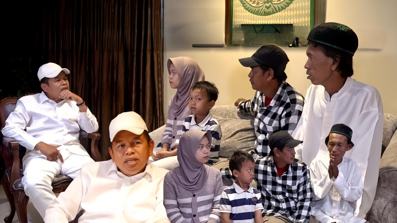 Bikin Netizen Curiga, Kang Dedi Semprot Sudrajat Penjual Es Gabus Viral: Babeh Kebanyakan Bohong!